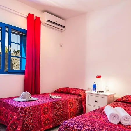 Villa Awesome Puerto Del Carmen - 3 Bedrooms - Holanda Grande - Short Walk To - Pool Table *