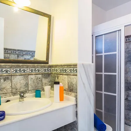 Villa Awesome Puerto Del Carmen - 3 Bedrooms - Holanda Grande - Short Walk To - Pool Table *